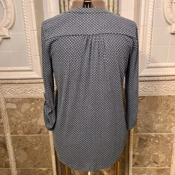 Fred David. Size L. Stretch. Pintucks. Button Placket. Gray/blue. Top. B112 - Picture 2 of 7